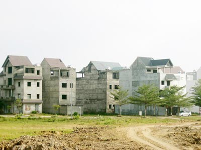 An abandoned real estate project in HCMC (Photo: SGGP) An abandoned real estate project in HCMC (Photo: SGGP)